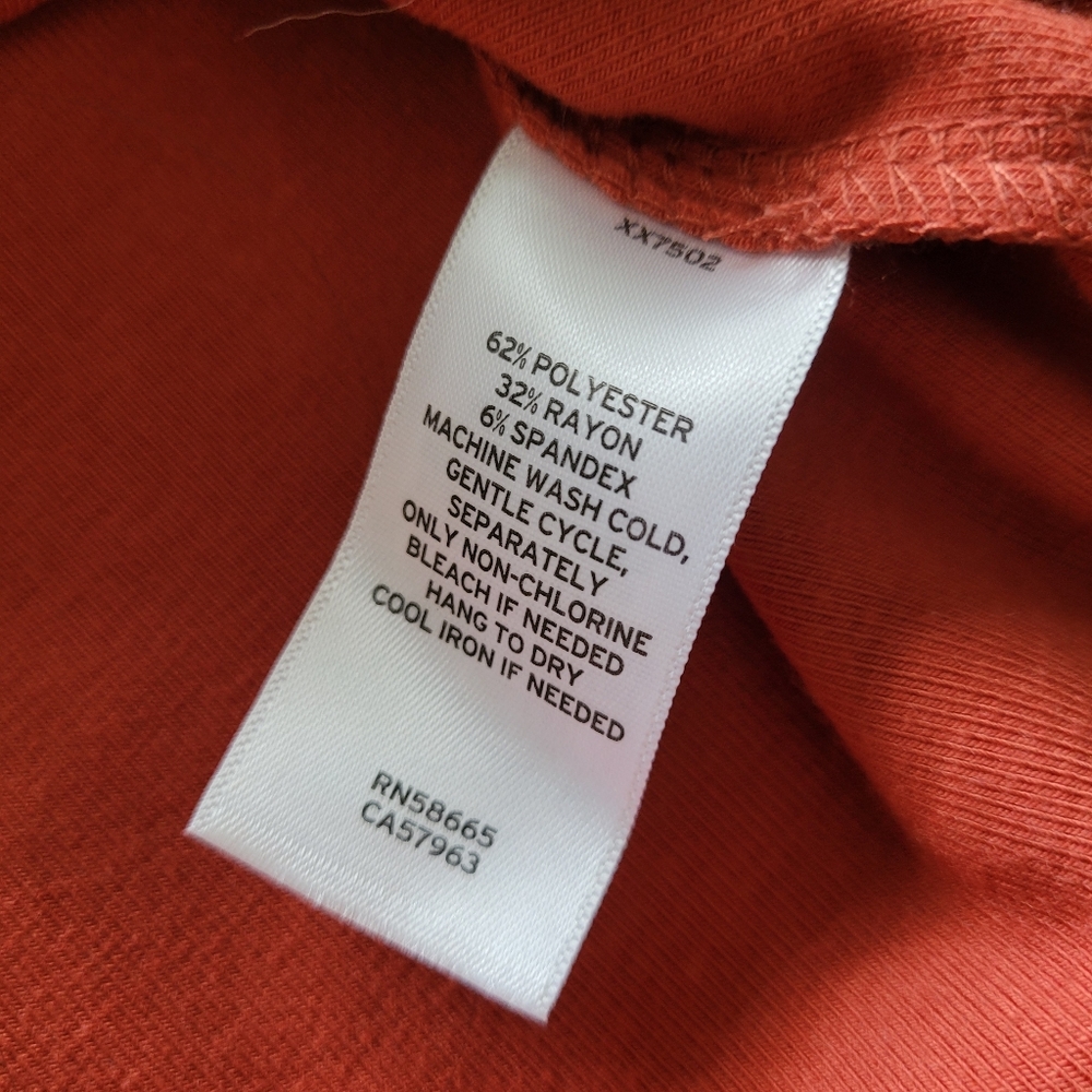 Treasure & Bond Hidden Placket Crop Henley Red Ochre, XL - Picture 4 of 6